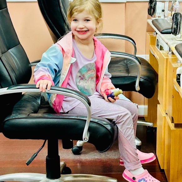 Meet your Posher, Lisa - Picture 3 of 5